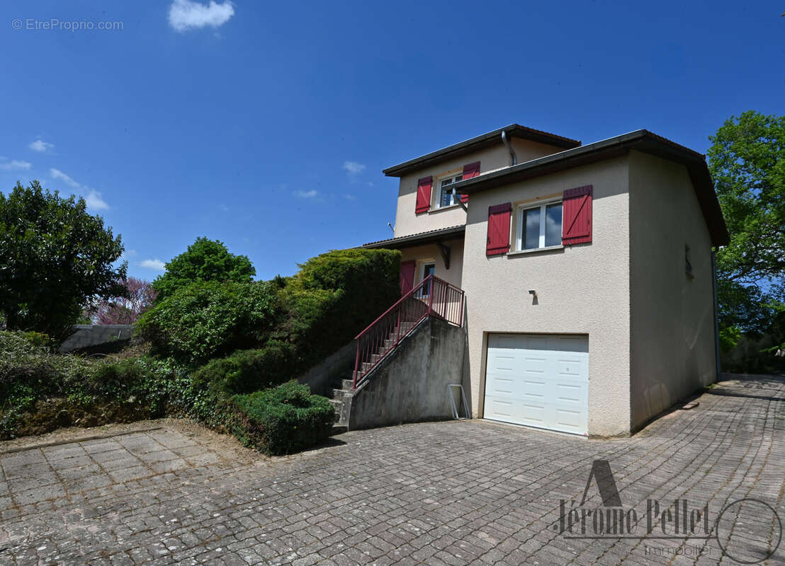 Maison à COMMUNAY