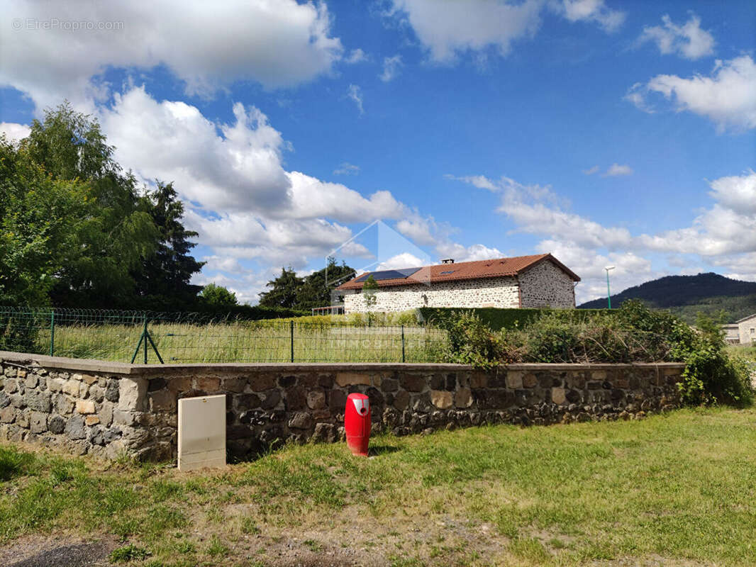 Terrain à SAINT-GERMAIN-LAPRADE