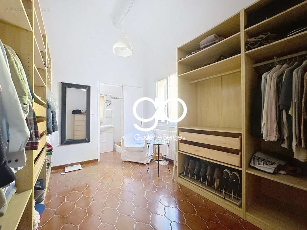 Maison à SAINT-CLEMENT-DE-RIVIERE