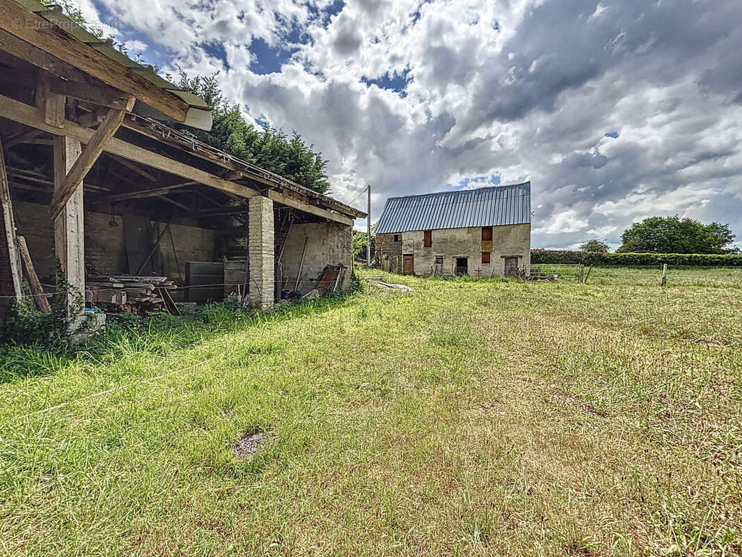 Maison à CONDE-SUR-VIRE
