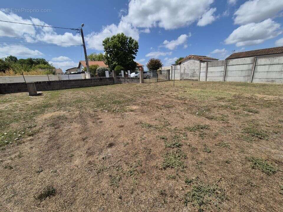 Pauillac- Terrain à vendre- 355m²- Constructible- Calme-