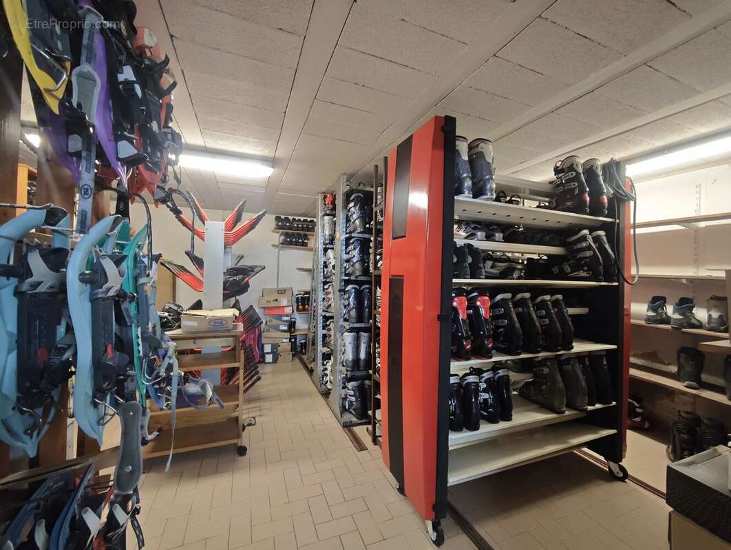 Commerce à MORILLON