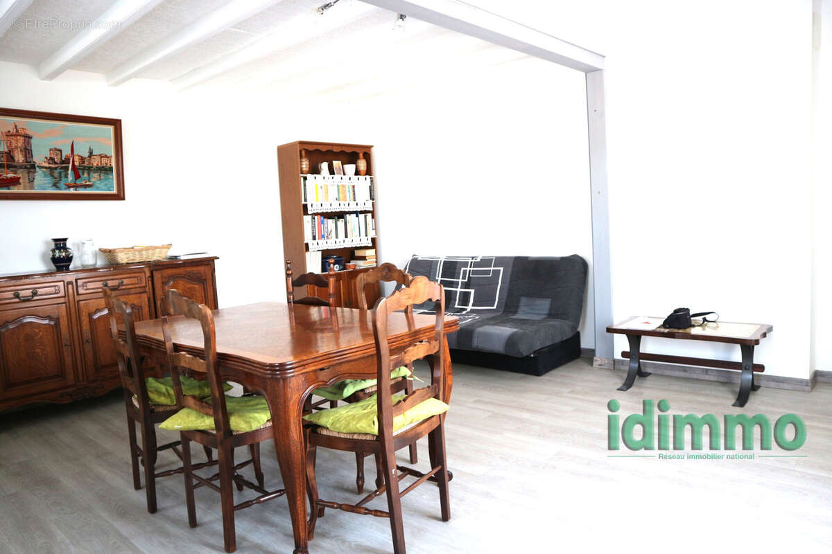 Belle maison en bon etat general de 100 m2 sur un terrain clos de 115 m2. centre bourg a proximite des commerc - photo 8
