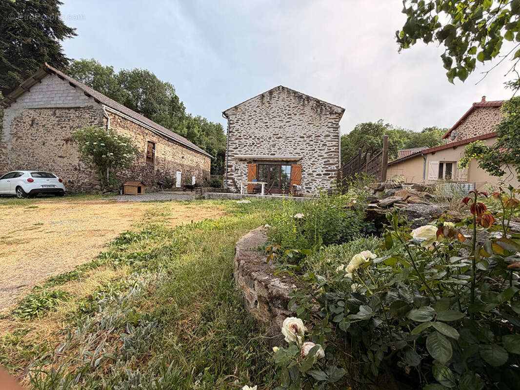 Maison à SAINT-ETIENNE-SUR-BLESLE