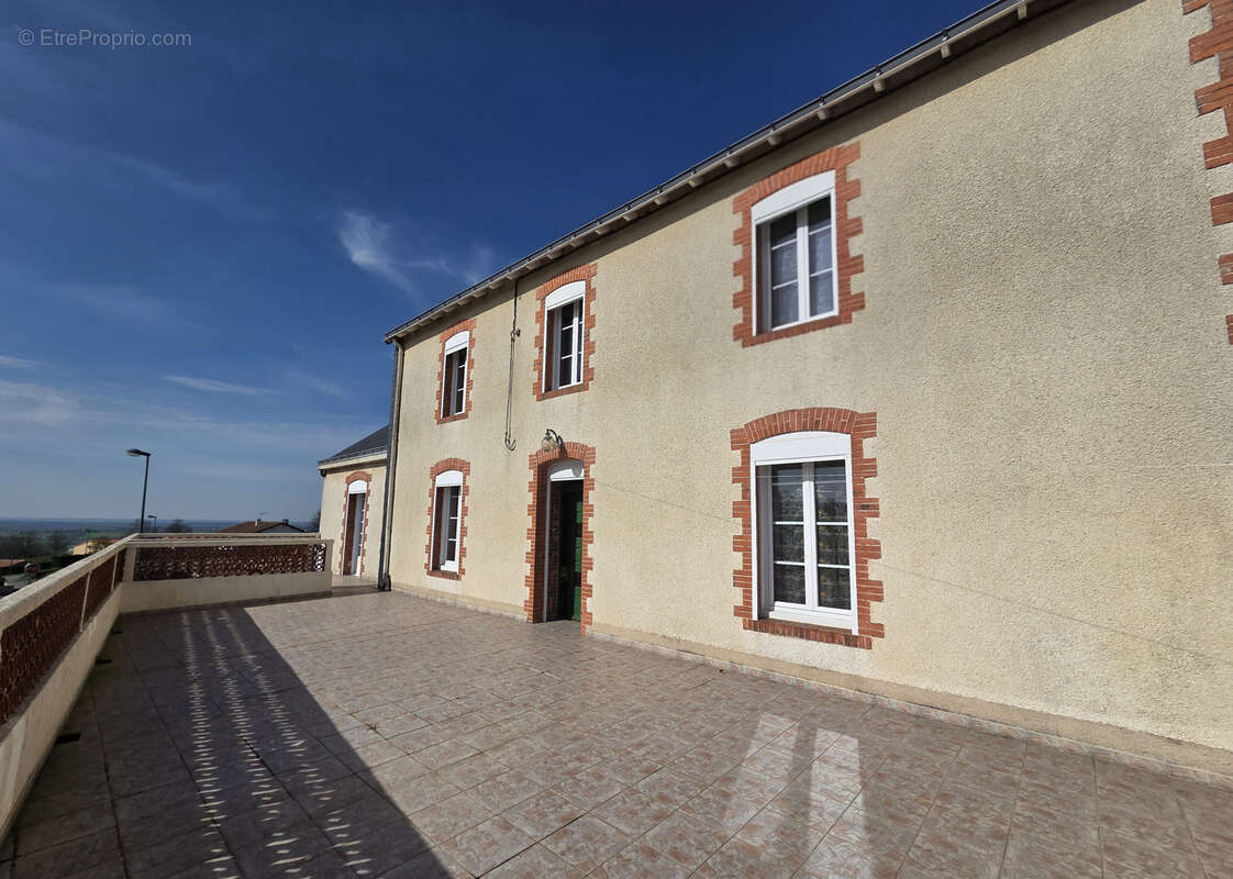 Maison à MENOMBLET