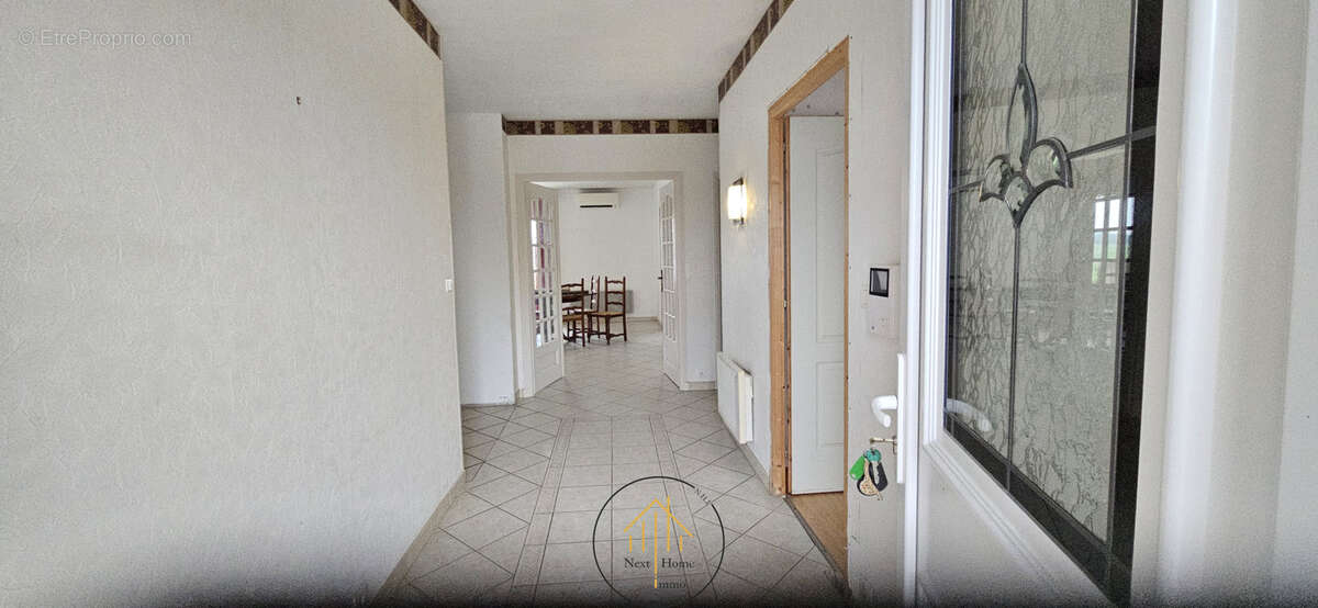 Maison à MONTMOREAU-SAINT-CYBARD