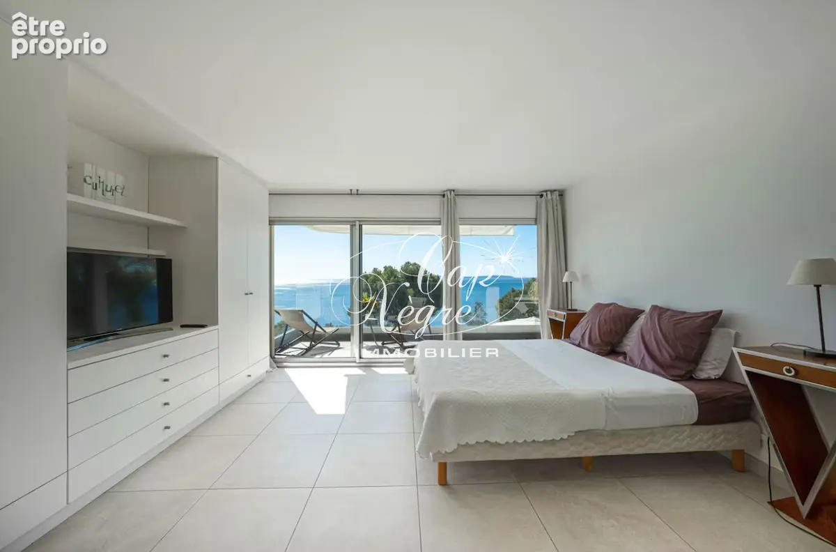 Villa 5 chambres avec piscine et vue mer située proche de l'une des plus belles plages du Lavandou - photo 13