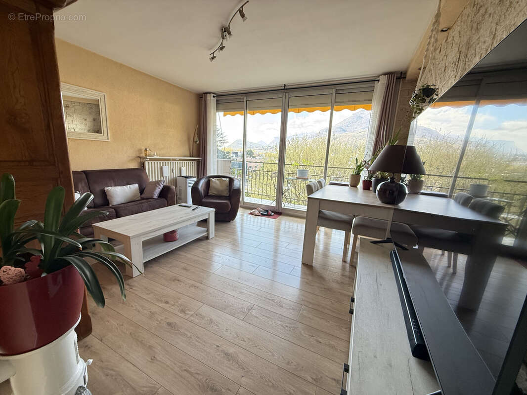 Appartement à SEYSSINET-PARISET