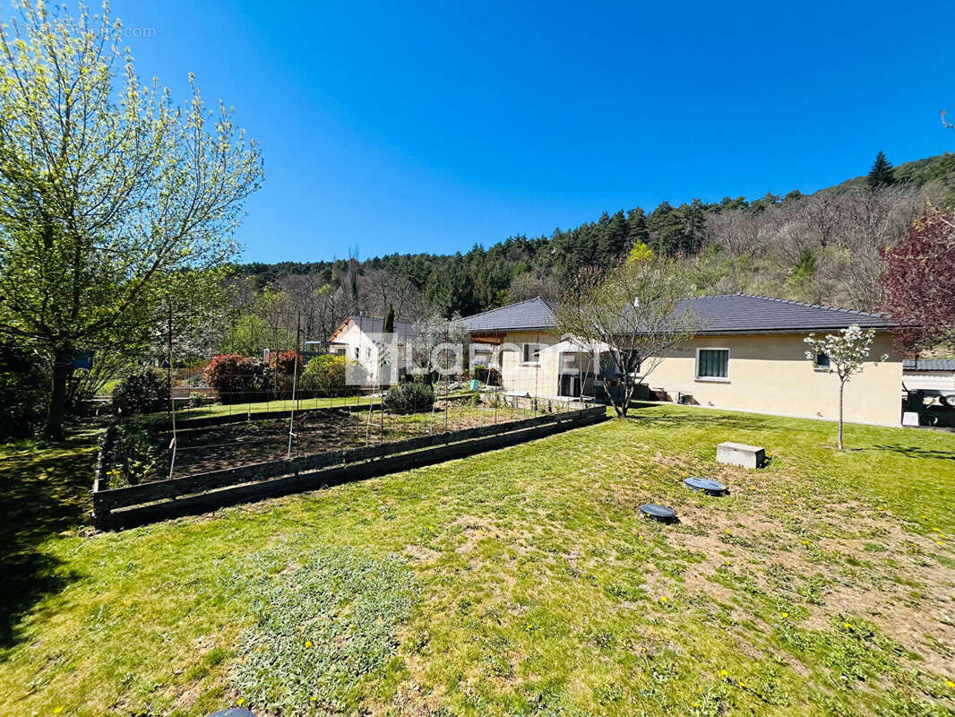 Maison à SAINT-JEAN-DU-BRUEL