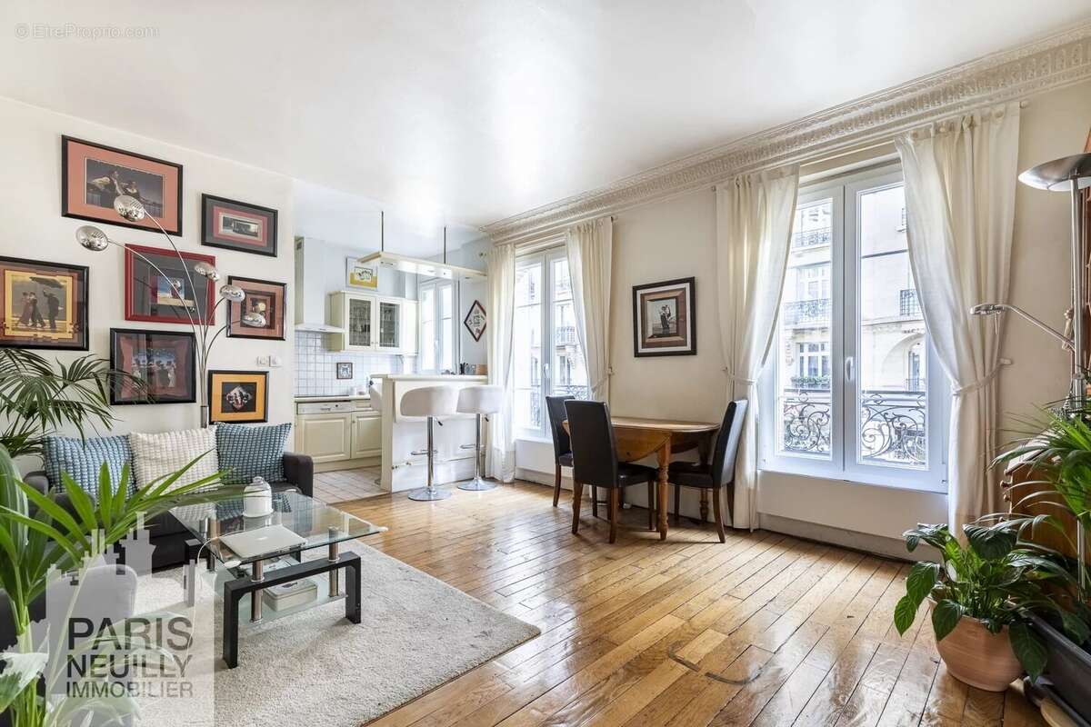 Appartement à PARIS-17E