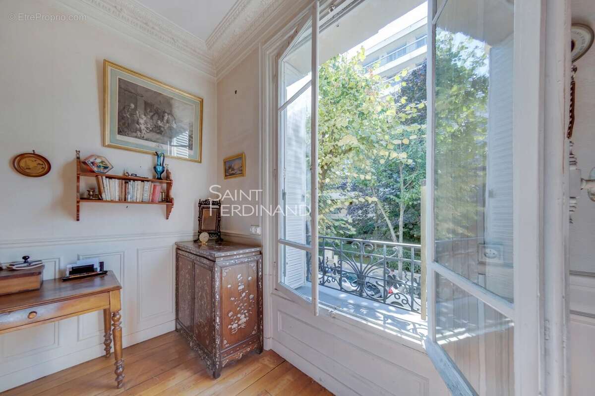 Appartement à NEUILLY-SUR-SEINE