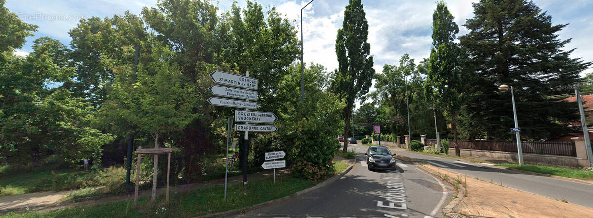 Parking à CRAPONNE
