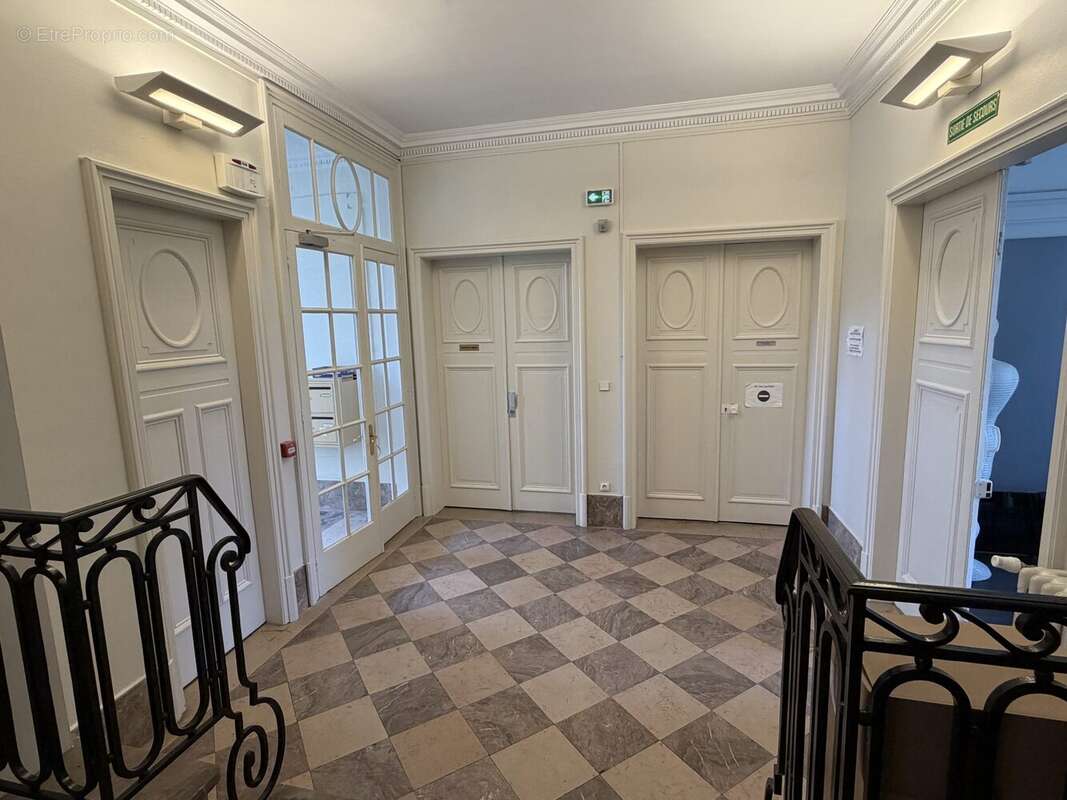 Appartement 420 m² à Lille  - photo 3