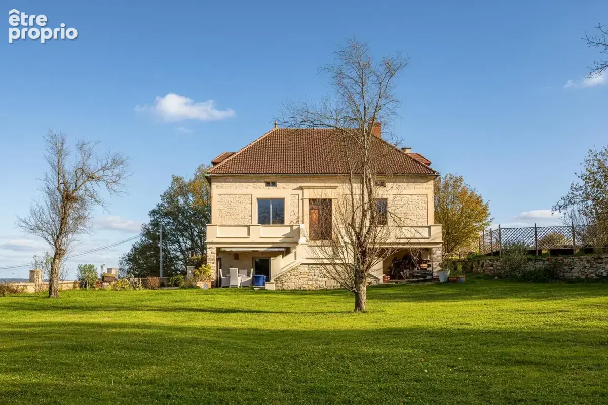 Chef-d'œuvre en pierre d'époque dans un charmant village du sud-ouest de la France - photo 5