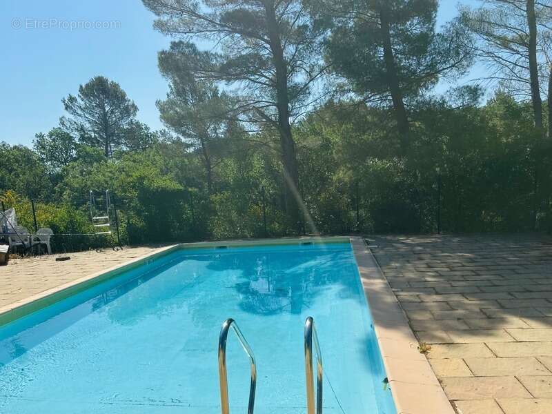 Appartement à GREOUX-LES-BAINS