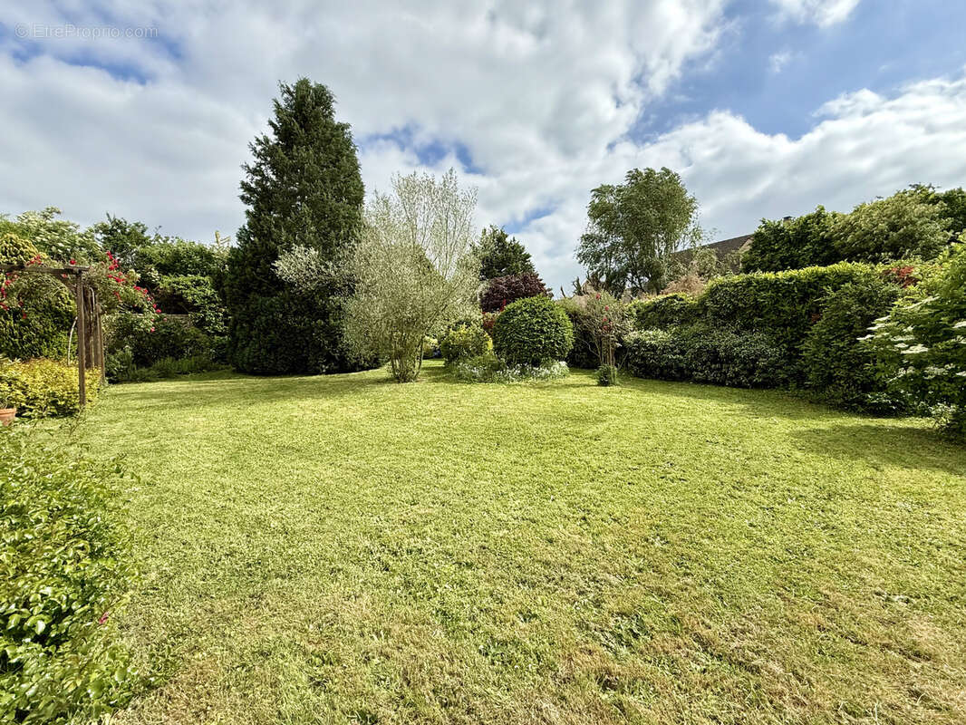 Maison à MORAINVILLIERS
