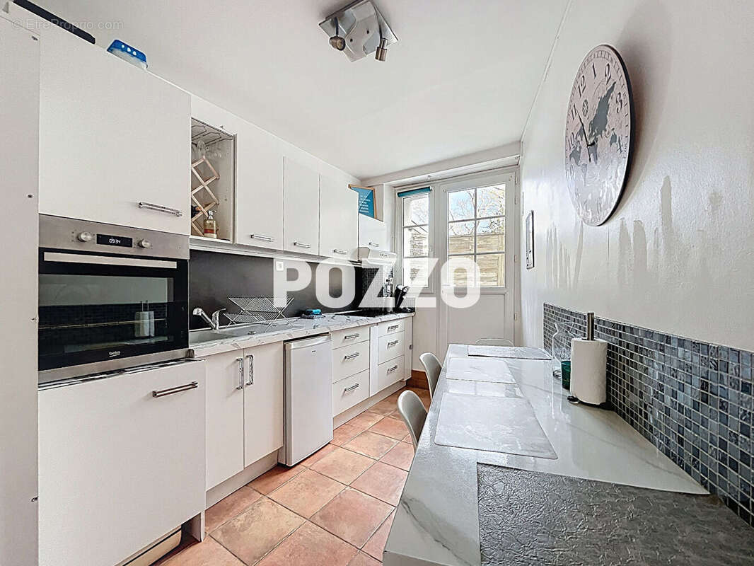 Maison 6 pièces à Genêts : 3 logements communicants avec beau potentiel locatif - photo 11