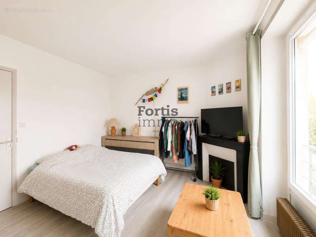 Appartement à PARIS-14E