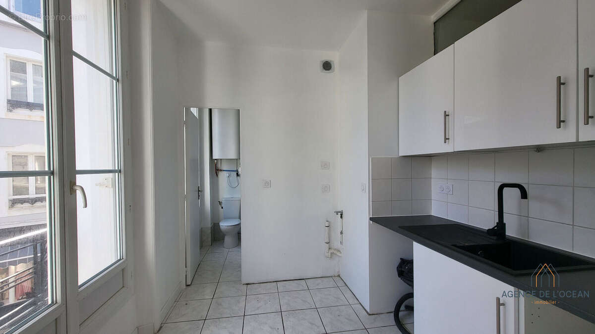 Appartement lumineux à Le Palais : Vue sur l'écluse et cour privée - photo 5