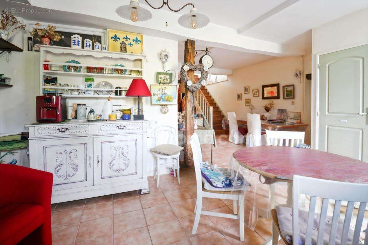 Maison de Charme et de Caractère de 353 m² - 9 Pièces - 6 Chambres sur parcelle de 662 m² - BELLAC 87300 - photo 3
