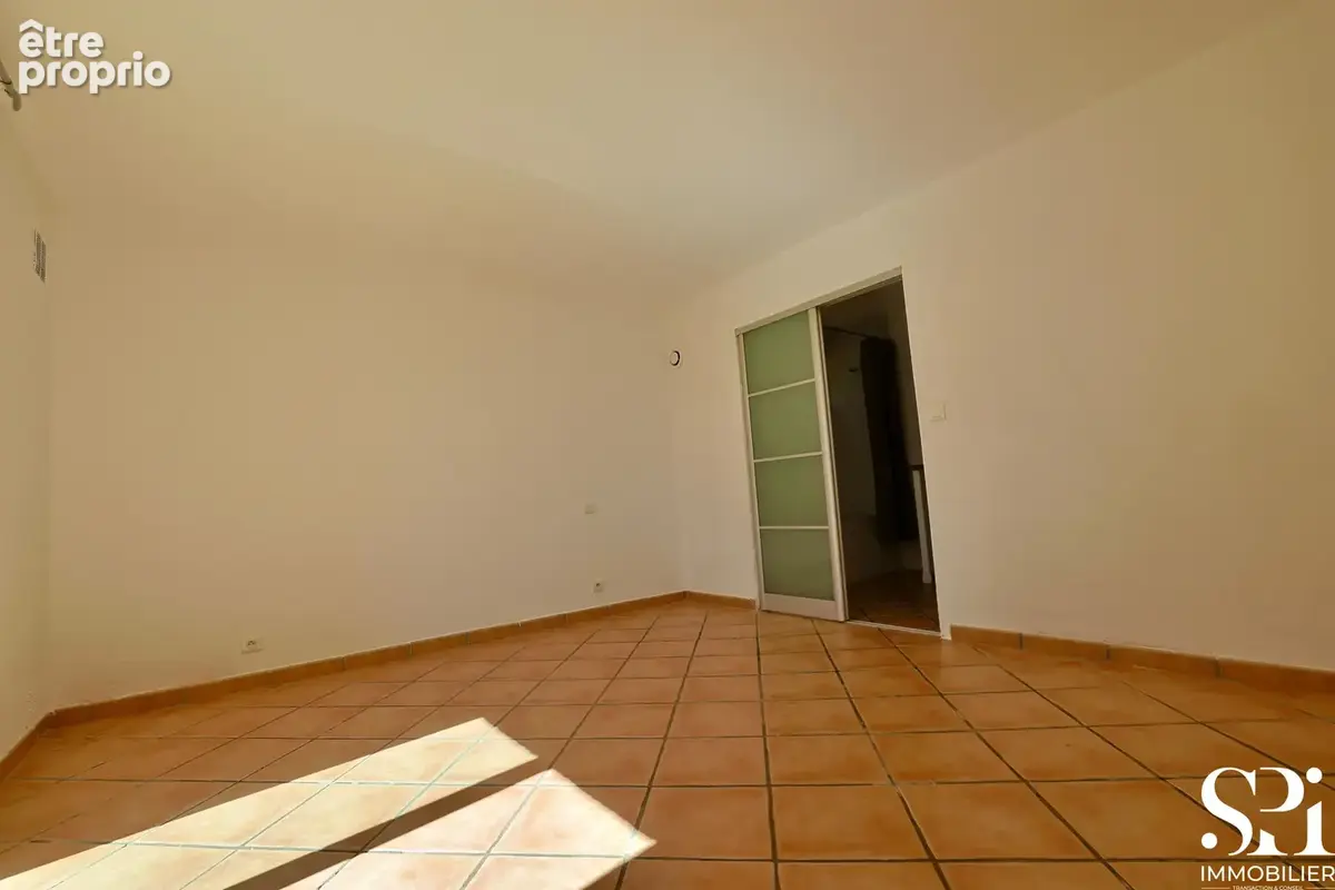 Vente maison Pierrefeu-du-Var (83)   Maison 195m2 au sol divisée 2 appartements   Terrain 1 740 m2 - photo 15