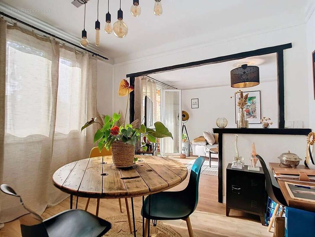 Appartement à VALLAURIS