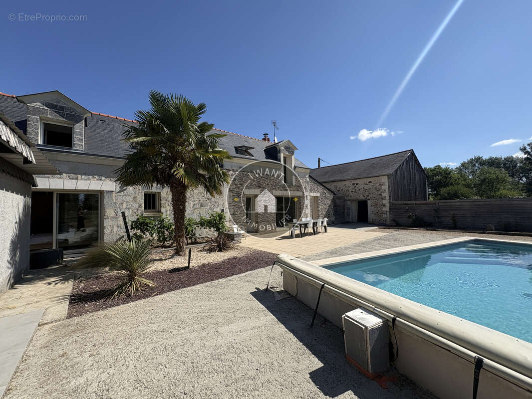 Belle longère ligérienne avec piscine et hangar - photo 2