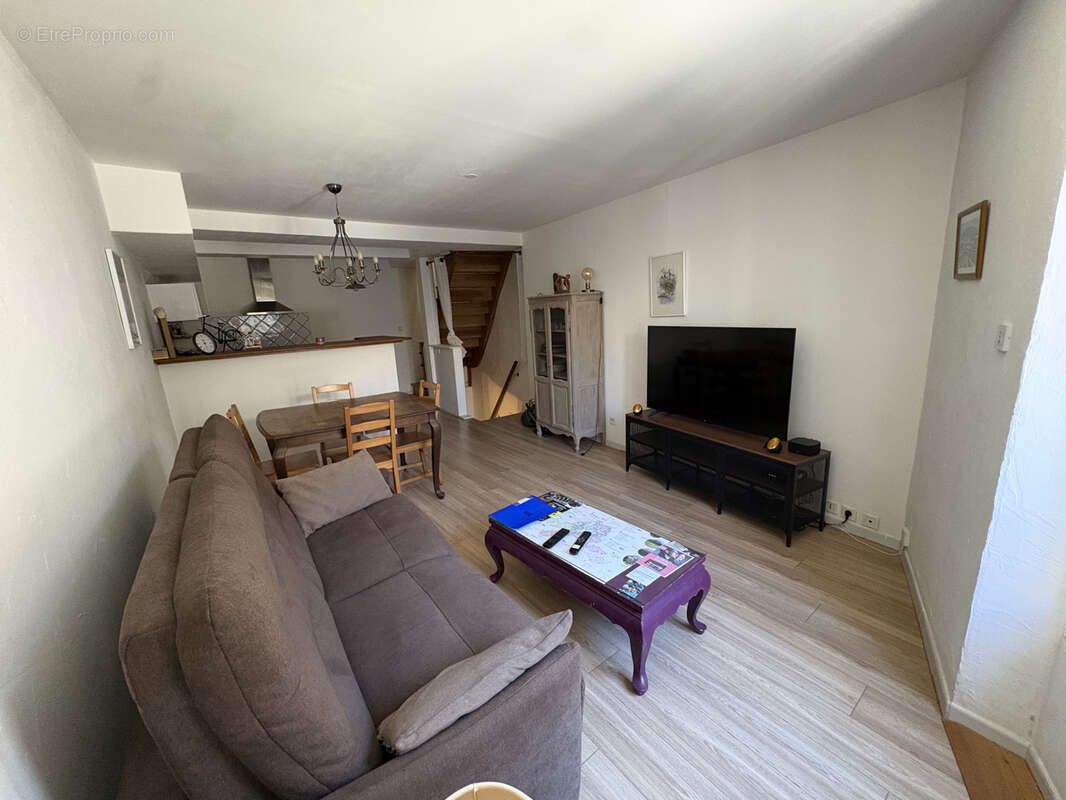 Immeuble composé de deux appartements et d'un garage au coeur de l'Enclave des papes - photo 3