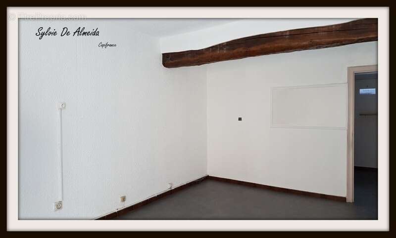 Maison à BAGE-LE-CHATEL