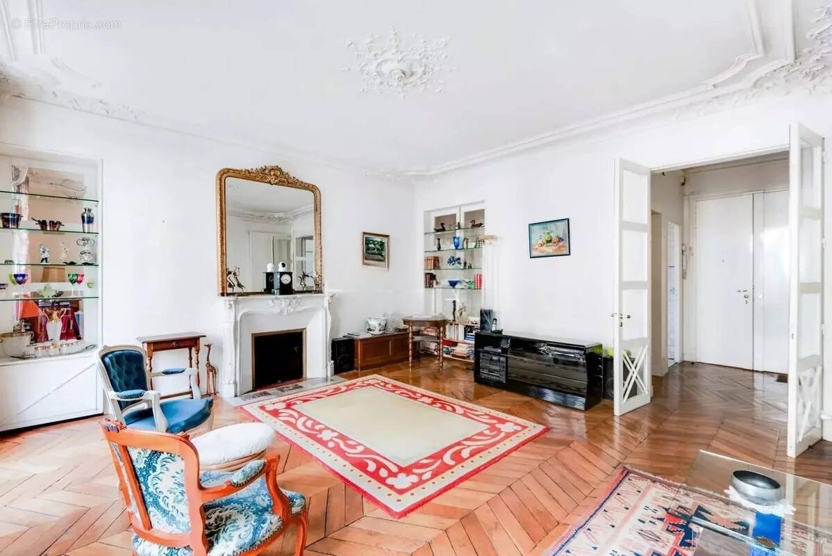 Appartement à PARIS-8E