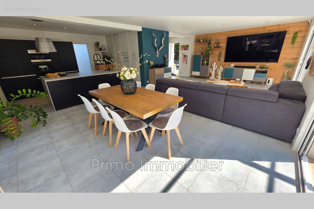 Maison à PLAN-DE-LA-TOUR