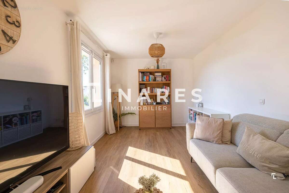 LE COCON - Appartement T3 de 79m² - Jardin de 75m² - Deux places de parking - 13190 ALLAUCH - photo 8