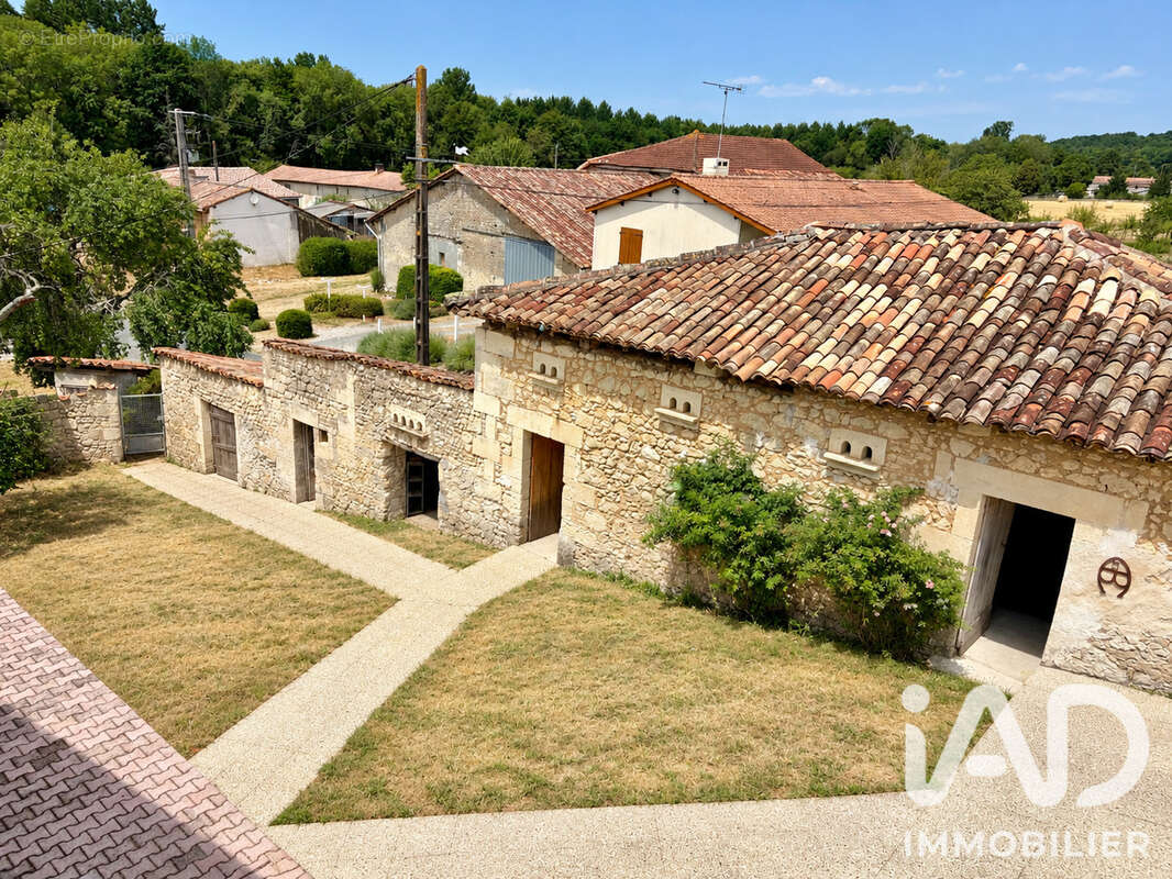 Maison 172 m² à Saint-Palais-De-Negrignac  - photo 3