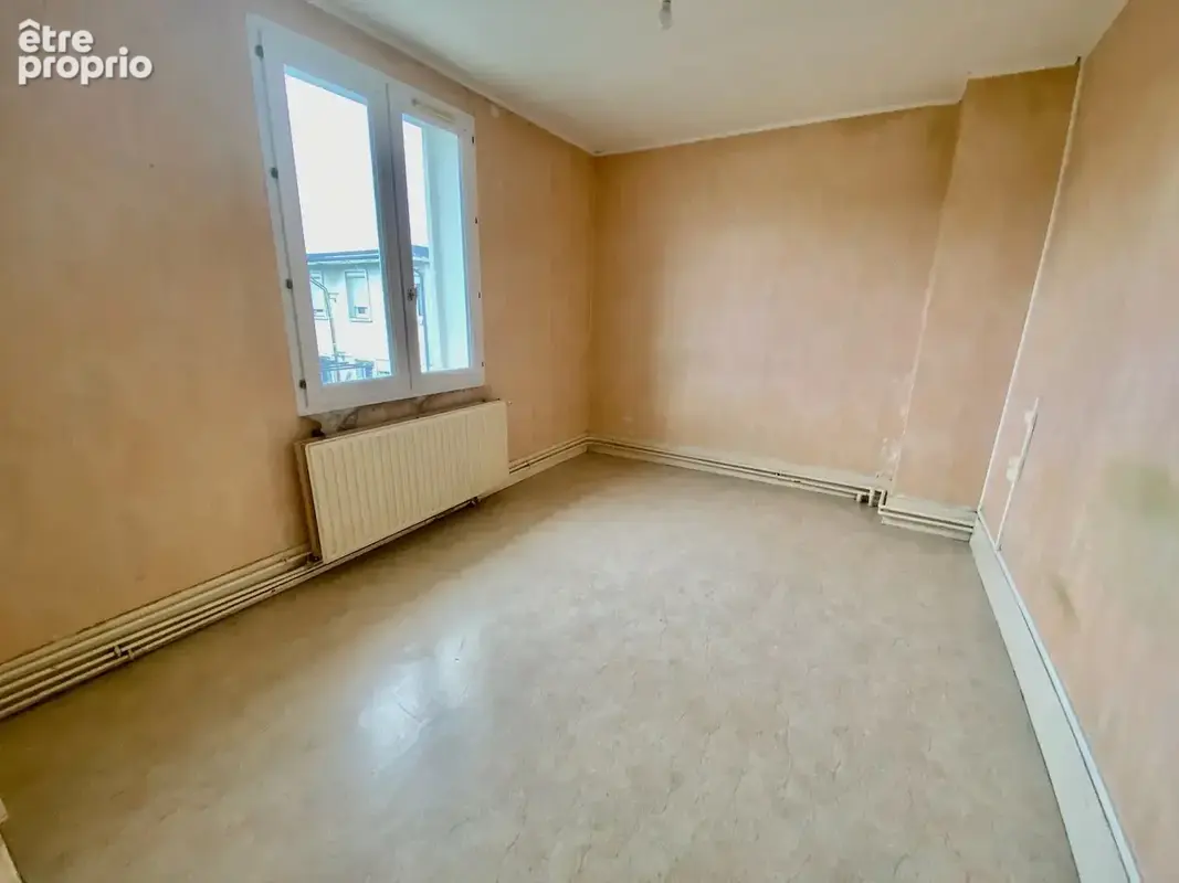 Maison a renover - 3 chambres - beau potentiel - photo 8