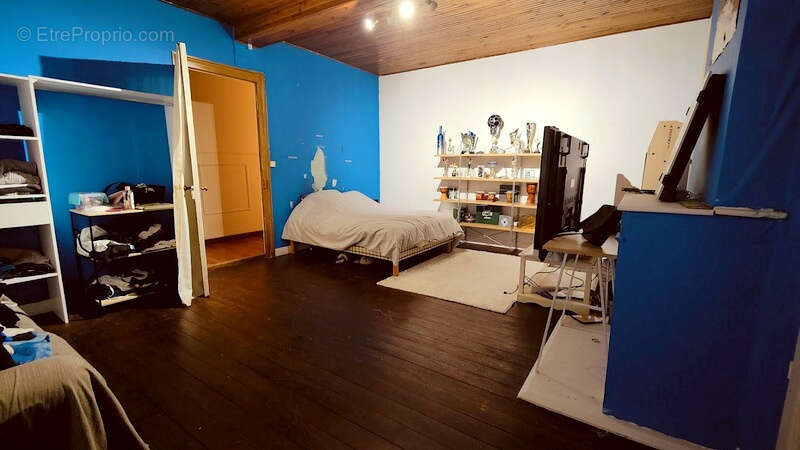 Commerce à ETAULIERS