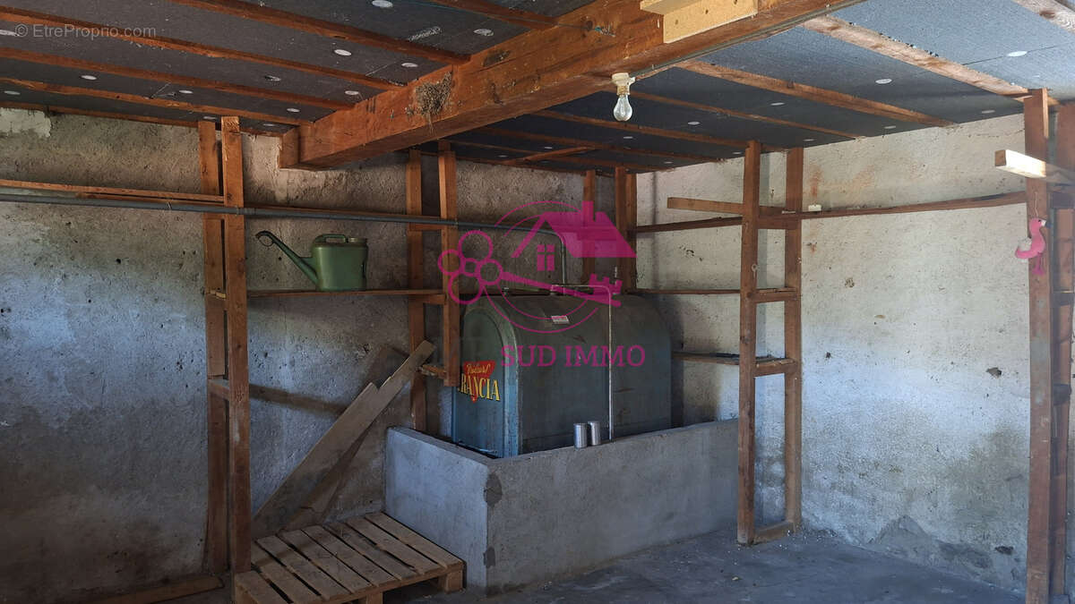 Maison de village à rénover avec cour, garage et vue sur les montagnes   Arignac - photo 8