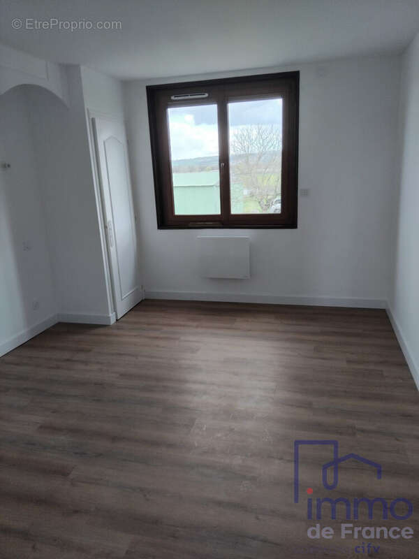 Appartement à VEAUCHE