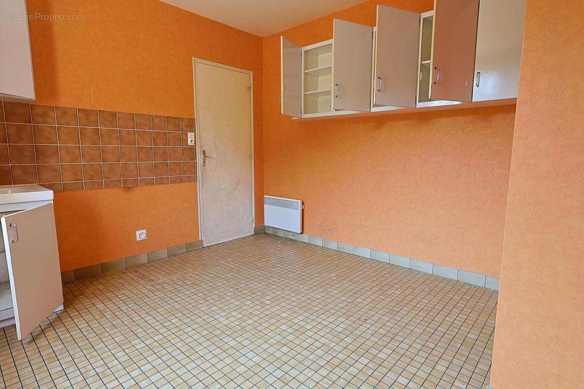 Maison - 107 m² - Isigny-le-Buat (50) - photo 3