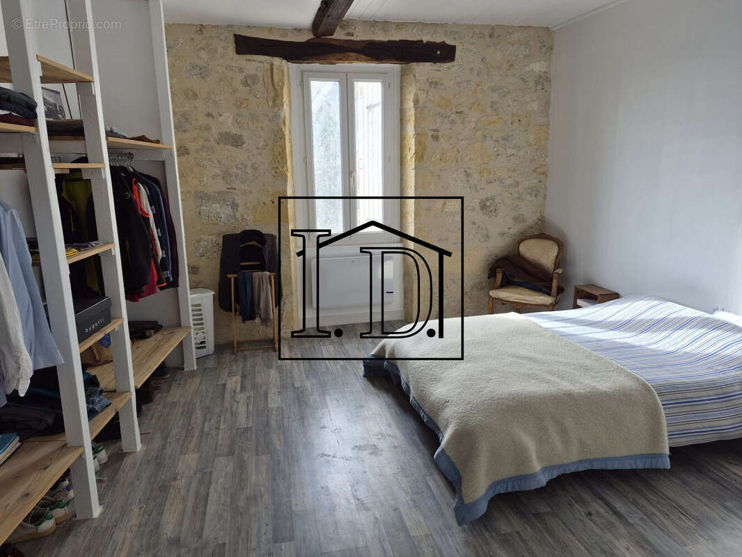 CHAMBRE 1er - Maison à FAUX