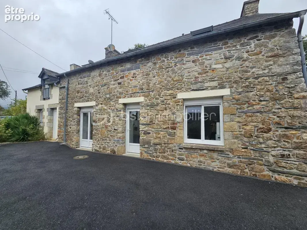COUP DE CŒUR – Longère rénovée, 5 chambres, grange et 2 000 m² de terrain près de Redon - photo 1