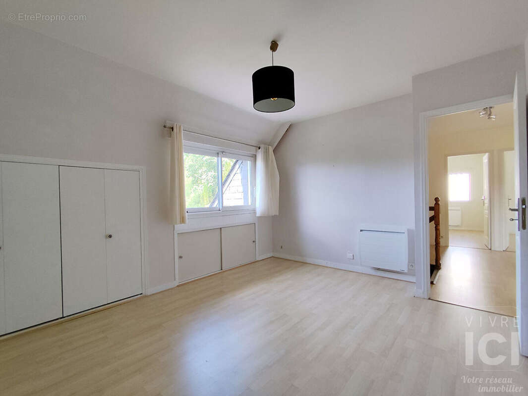 À vendre  maison 157 m², 5 chambres, en impasse, au calme absolu. - photo 11