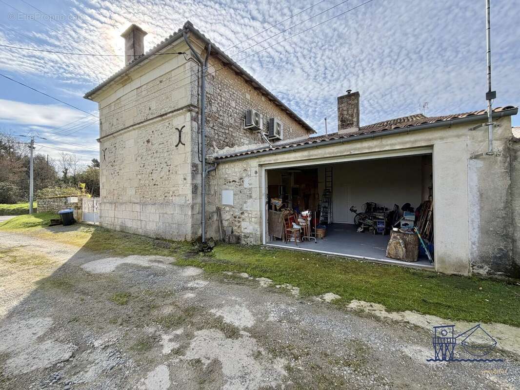 Maison à SAINT-FORT-SUR-GIRONDE