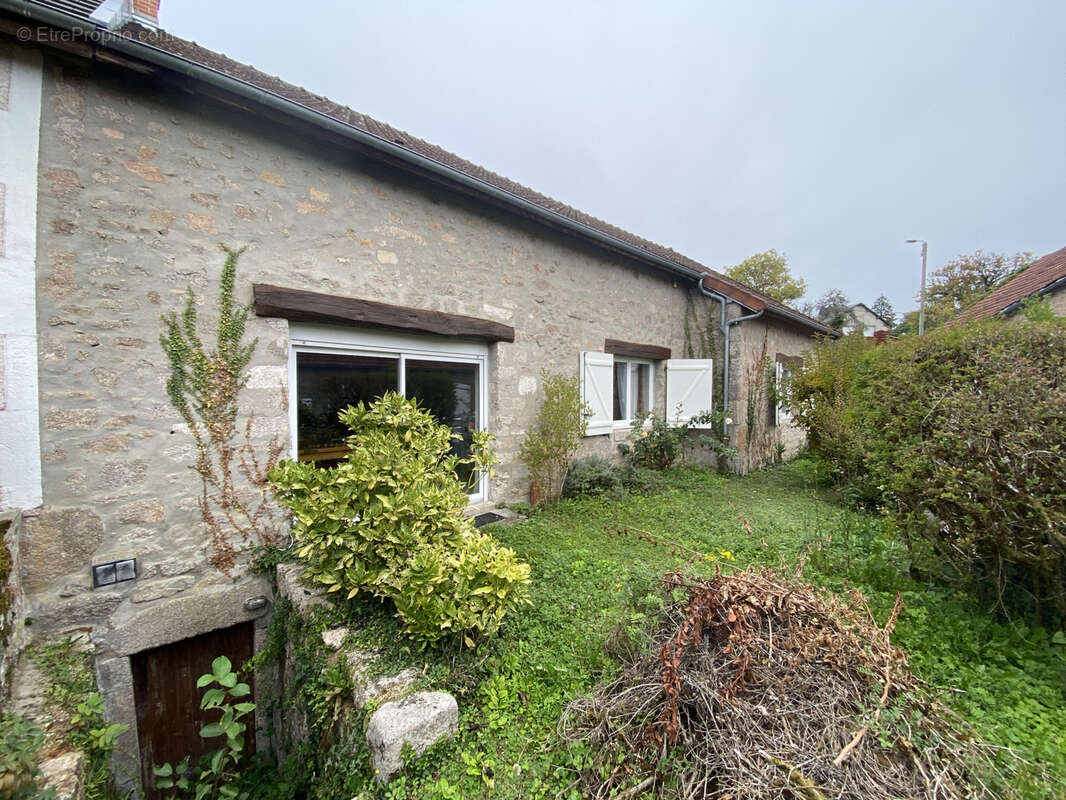 Maison à SAINT-MARTIN-DU-PUY