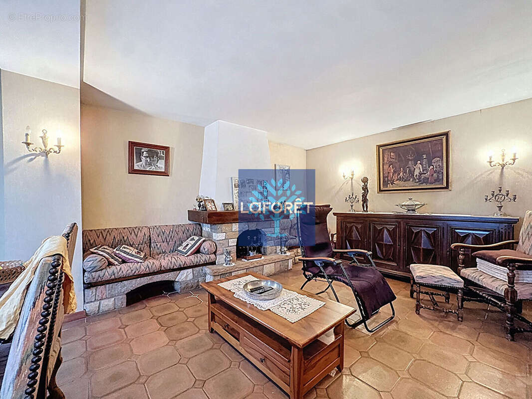 Maison à SAINT-GENIS-LAVAL