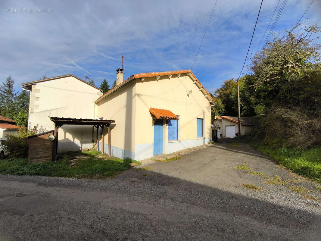 Maison 62 m² à Roumazieres-Loubert  - photo 9