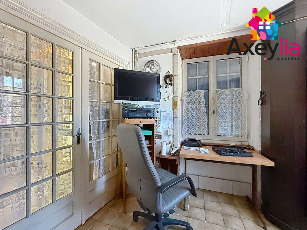 A vendre - les noës - ancienne auberge à rénover avec appartement - photo 6