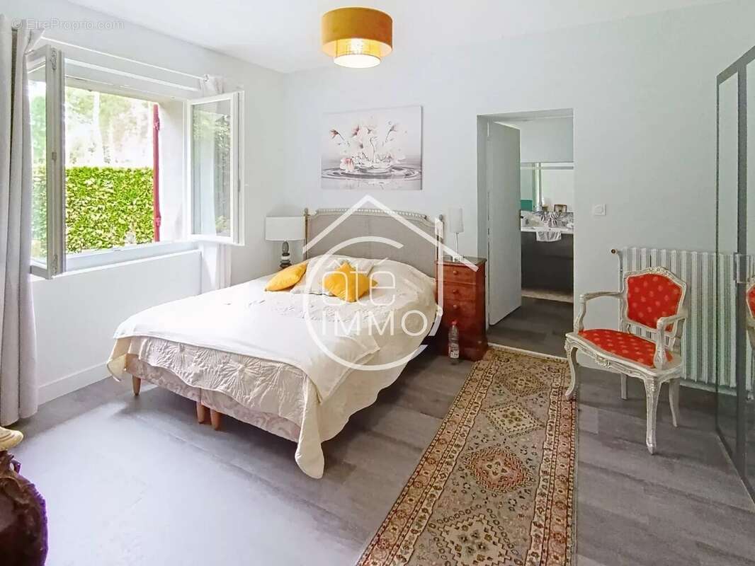 PRIGONRIEUX : Charmante propriété de 348m²  avec piscine - photo 5