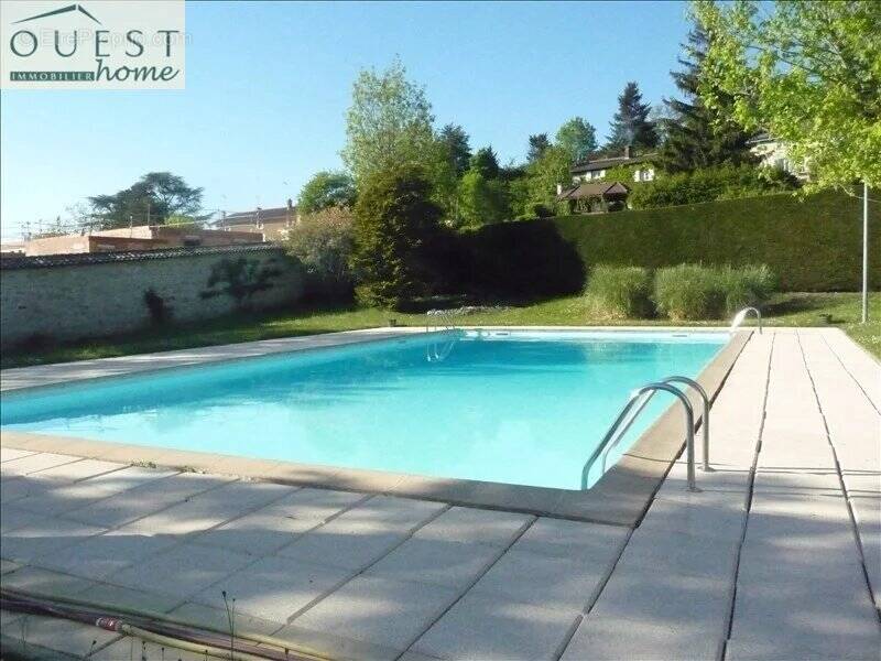 Appartement à CHARBONNIERES-LES-BAINS