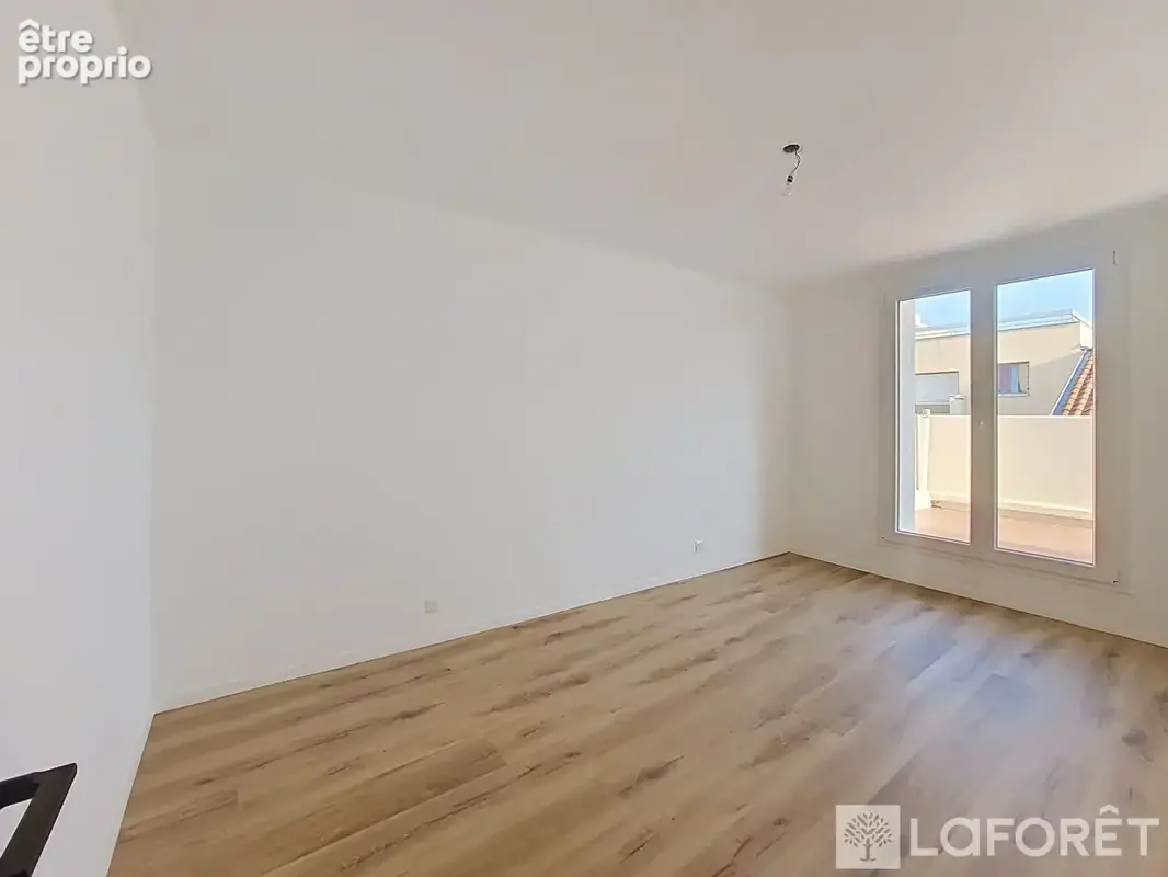 Superbe appartement rénové avec ascenseur / Terrasse 30 m²/ garage - photo 6