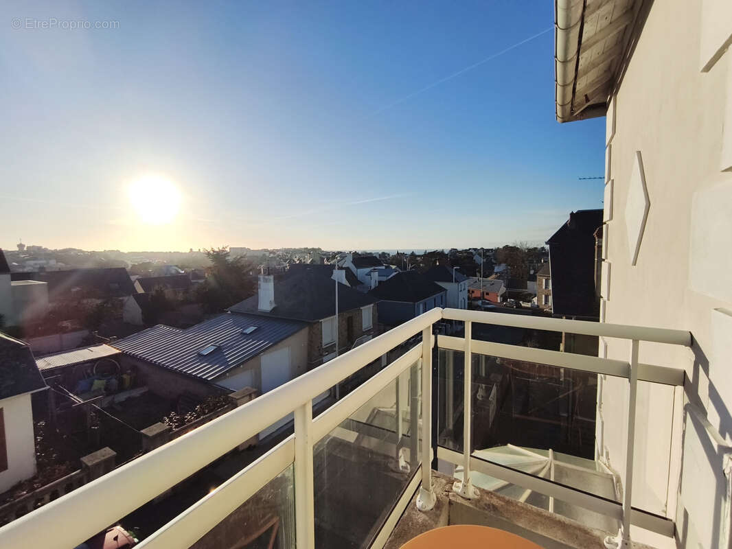 Appartement à DONVILLE-LES-BAINS